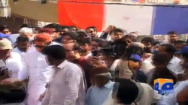 Imran Khan Wearing a Sindhi topi-Geo Reports-08 Apr 2015