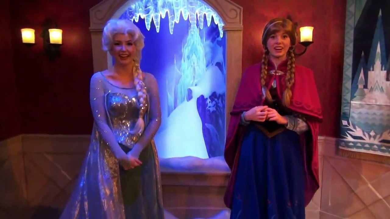 Anna and Elsa Meet & Greet w/ Talking Olaf at Fantasyland Frozen Royal ...