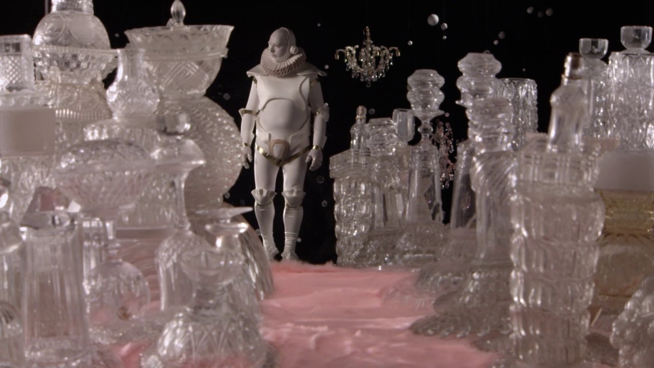 August ft. Austrian Apparel - Tristes Déserts - A Robot's Tale