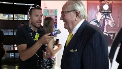 Γαλλία: Η Μαρίν Λεπέν «αποκήρυξε» τον πατέρα της