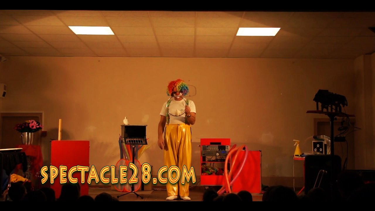 clown MAGICIEN DURTALJALLAIS ST PIERRE MONTLIMART ST GEORGES SUR LOIRE LA TESSOUALLE MAULEVRIER TREMENTINES  BRAIN SUR L