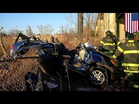 Camioneta sale volando luego de golpear un banco de nieve, pasajeras salen ilesas
