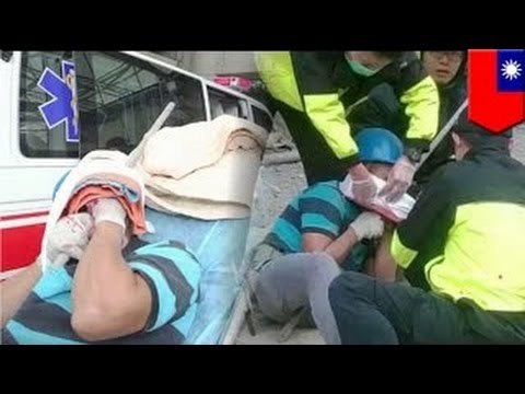 Фрагмент строительных лесов, упавший вниз, попал в голову строителя