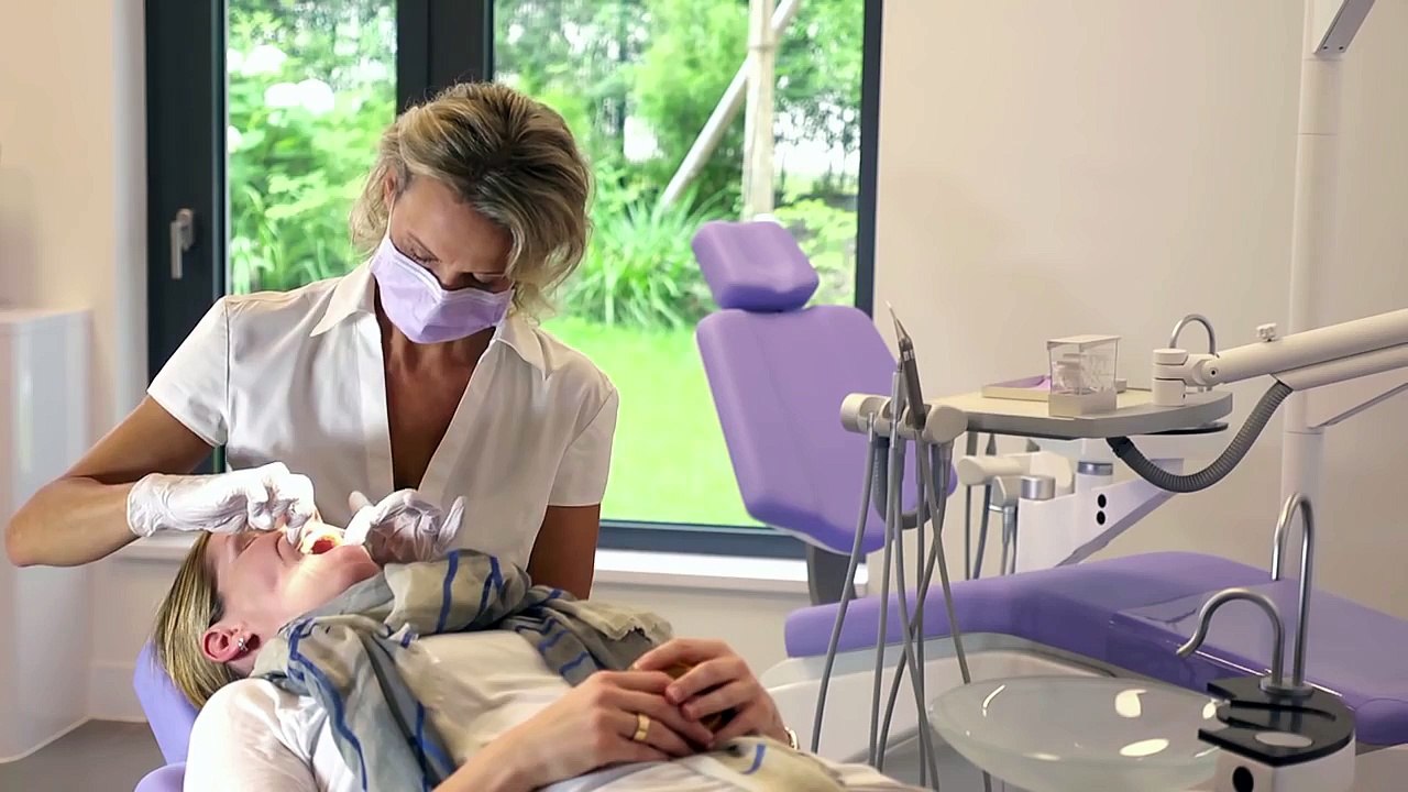 Wunderbar Unsichtbar - Experten-Interview zum Thema Invisalign(R) mit Paula Hartmann aus "Der Nanny"