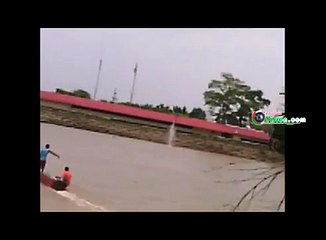 Colombianos escapan de Venezuela bajo una lluvia de balas