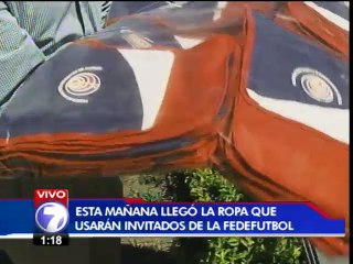Kendall Waston no se alarma por buen nivel de Diego Godín