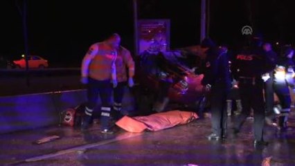 İki Otomobil Çarpıştı : 4 Ölü, 1 Yaralı