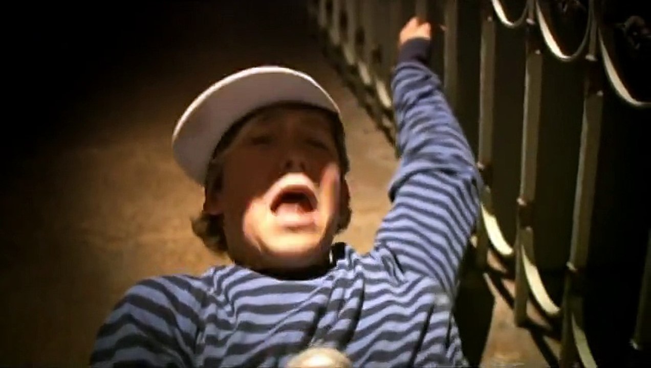 LIL Chris Checking it (Official Music video)