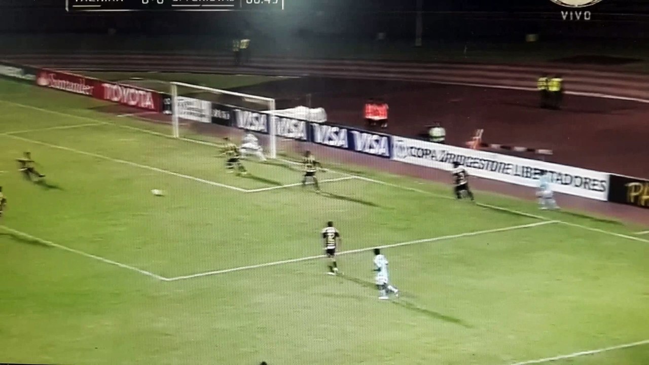 Sporting Cristal: arquero de Táchira le negó el gol a Sheput con las piernas  (VIDEO)