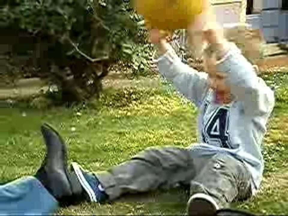 Tom se marre avec son papa...