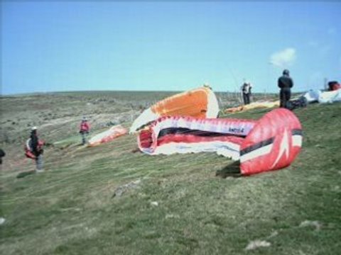 Cantal: parapente: Vic sur cére