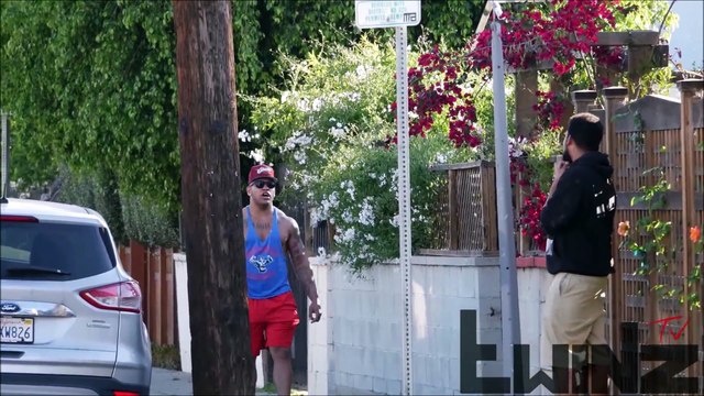 Ils provoquent des racailles en combat et les font fuir à chaque fois.