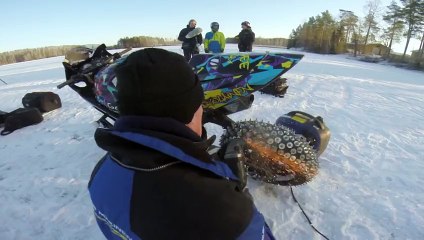 Deathmatch entre une Moto et un Buggy sur un lac gelé !