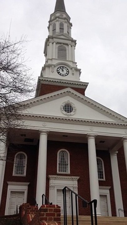 Blague de Geek ! Ils font jouer la marche impériale de Star Wars au clocher de l'université !