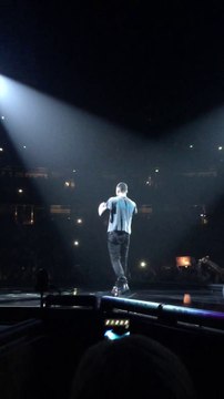 ADAM LEVINE attacked by fan on stage during Maroon 5 show