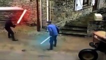 Des vieux se battent à coup de sabre laser ! En mode Star Wars