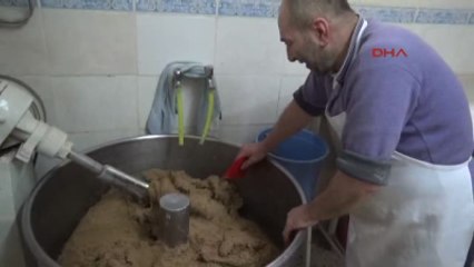 Paskalya Çöreği Yetiştirmek İçin Gece Gündüz Çalıştı