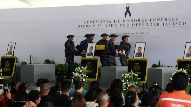 Mexique: funérailles de 15 policiers tués dans une embuscade