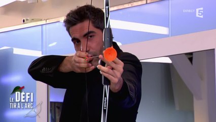 Le défi tir à l'arc d'Ary Abittan - C à vous - 08/04/2015