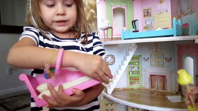 4 Year old Girl speaks 3 languages(English,Russian,Spanish)