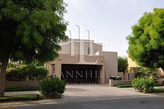 Arabian Ranches 3 Bed Maids Villa Vacant newly painted and grassed garden.