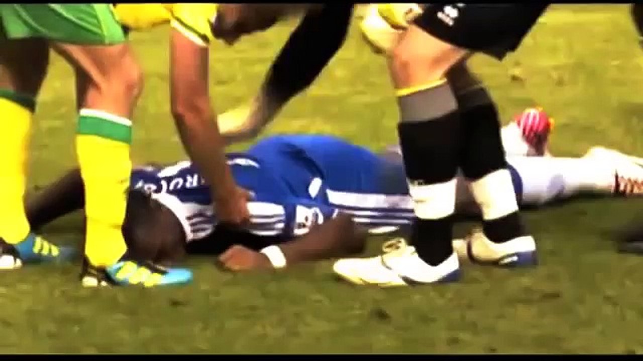 Didier Drogba Knocked Out - Chelsea vs Norwich City 3-1