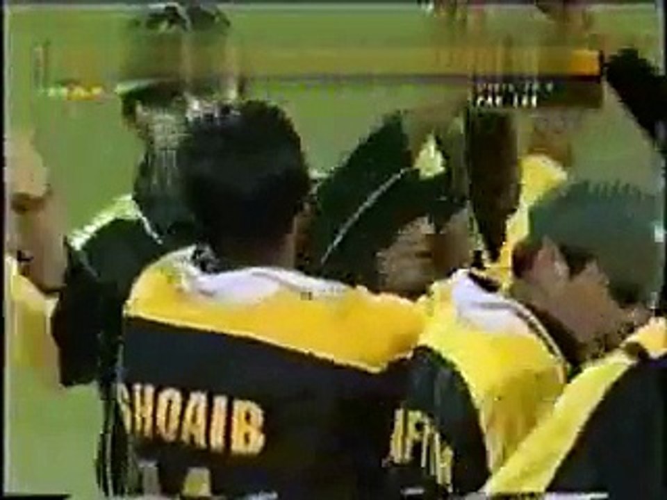 Shoaib Akhtar Bowling in Sharjah Cup against South Africa