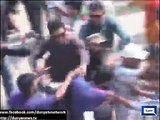Clash between PTI, MQM workers in Karachi. Video by Dunya News