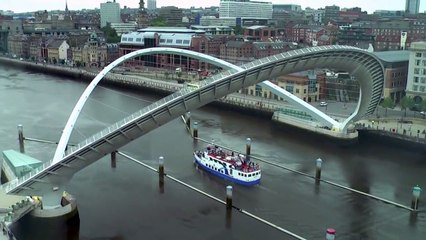 Timelapse of Gateshead Millennium Bridge