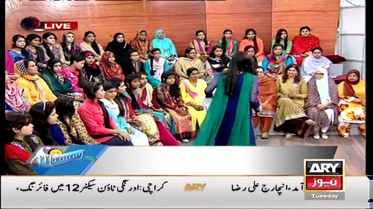 Sanam Showing Ladies Jinki Skin or Bal Saste Make Up or Saloons Ki Wajah Se Jal Gaye