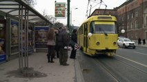 Bosnie: des artistes exposent dans un tramway à travers Sarajevo