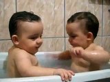 Twins Brothers Enjoying Bath Time - Video Dailymotion
