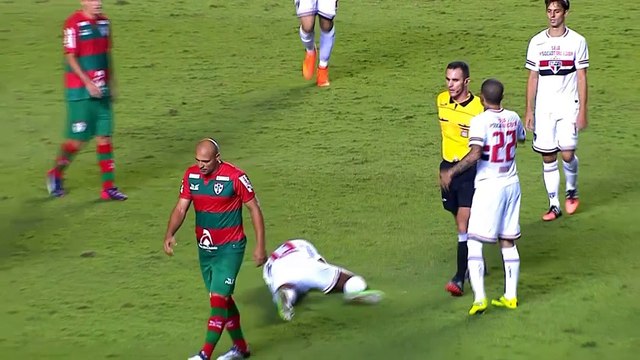 Brésil - Un coup de coude et un rouge pour Edno