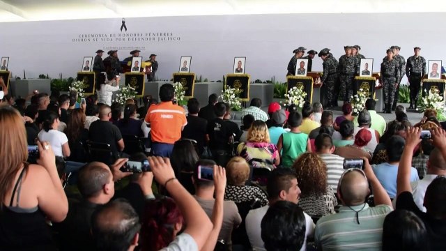 Quinze policiais mortos são homenageados no México