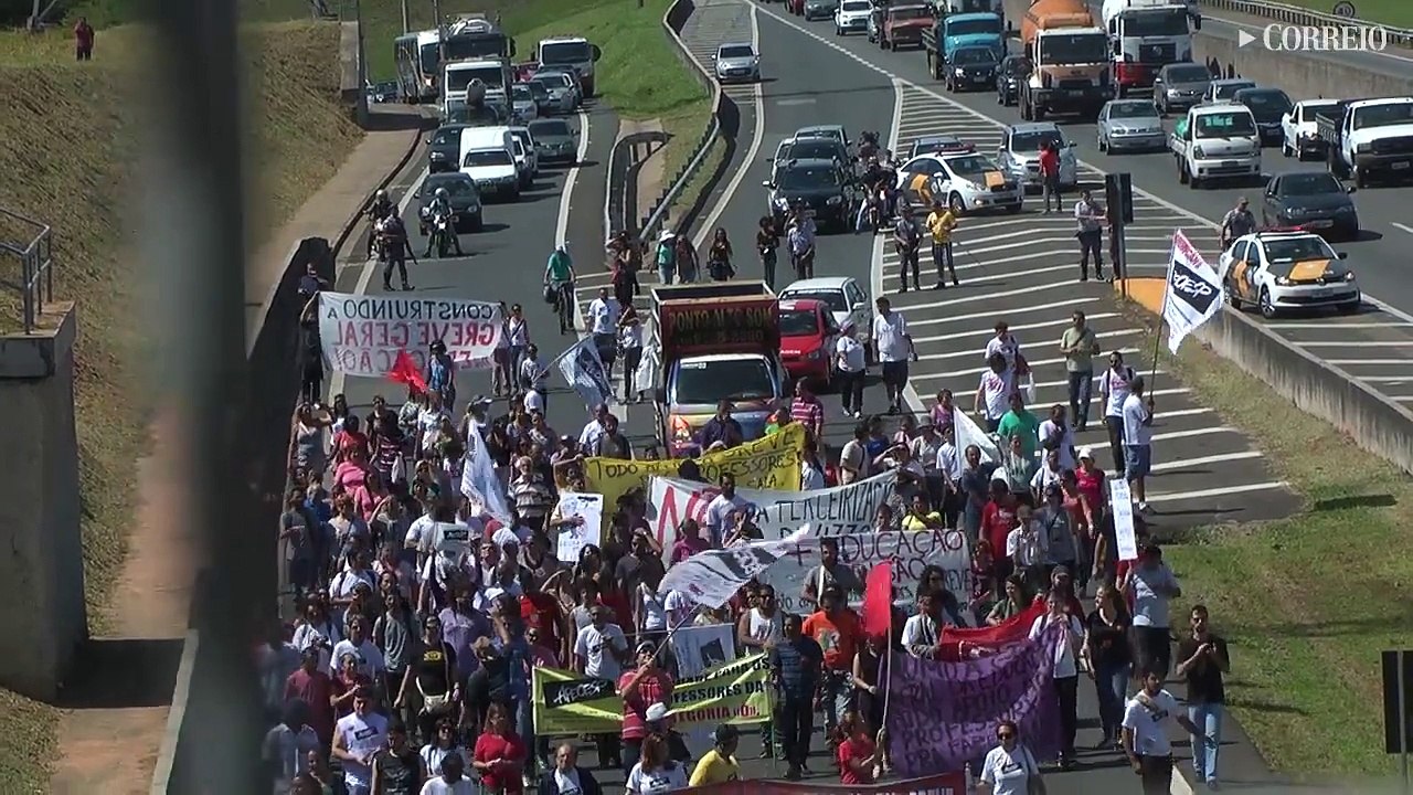 Professores protestam e fecham rodovias em Campinas