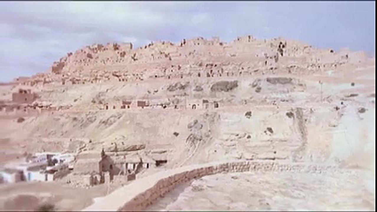 تقرير الجزيرة  تطاوين هنا طريق الهجرات الكبرى إلى المعنى الآخر هنا تبني القبائل قصورا لأُنس