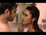 Divyanka Tripathi Calls Ex Boyfriend Sharad Malhotra NAMAK HARAM 9th April 2015