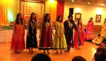 Mehndi Dance on Mehndi Hain Raachnewali