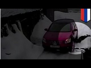 VIDEO; RAGE AU VOLANT (Russie): Suite à une dispute, elle se fait enterrer sous la neige.