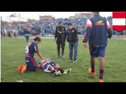 VIDEO: Un joueur de football se fait frapper par la foudre!