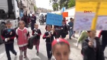 Nizip'te Öğrenciler Temiz Çevre İçin Çöp Topladı