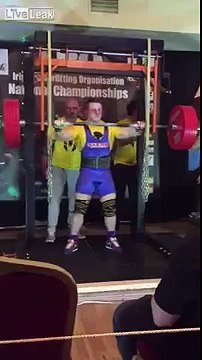 YouTube: levantador de pesas se desgarró las dos piernas cargando 280 kilos (VIDEO)