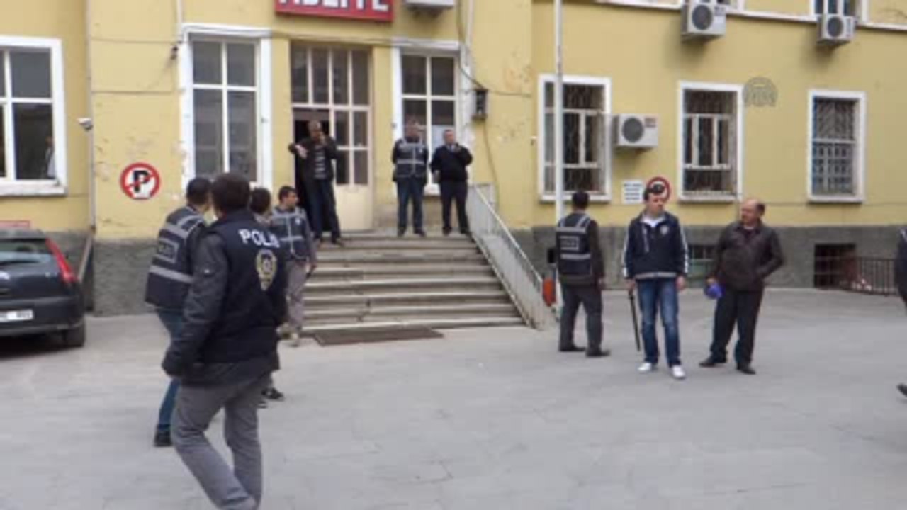 Karşıt Görüşlü Öğrenciler Arasındaki Kavga