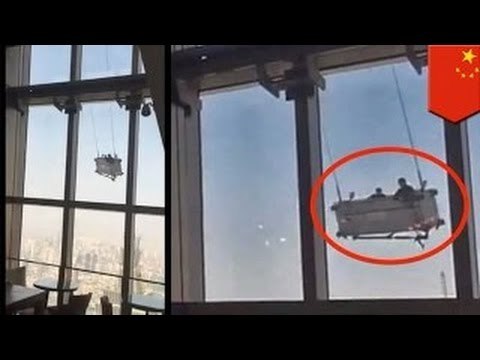 Самая опасная в мире работа: мытьё окон в Китае