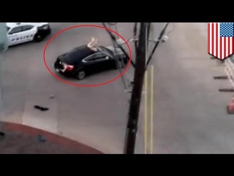 Голый мужчина запрыгнул в машину через люк на крыше и напал на водителя