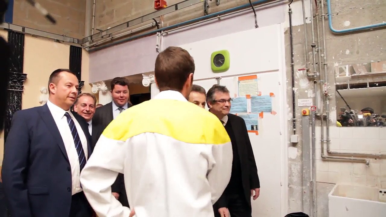 Nicolas Sarkozy  Moment de détente entre supporters de @PSG_inside [09.04.2015]