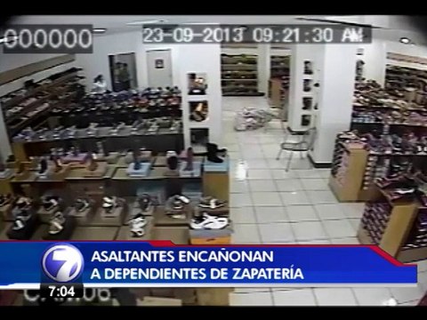 OIJ pide ayuda para dar con sospechosos de asalto a zapatería en Escazú
