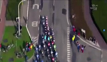 La chute collective spectaculaire du GP de lEscaut