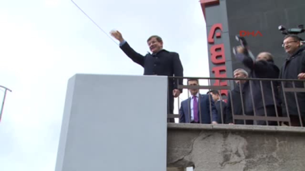 Davutoğlu, Esnaf Lokantasını Ziyaret Etti