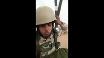 جندي يشعل مواقع التواصل بمقطع كوميدي أثناء إسقاطه باليمن ·